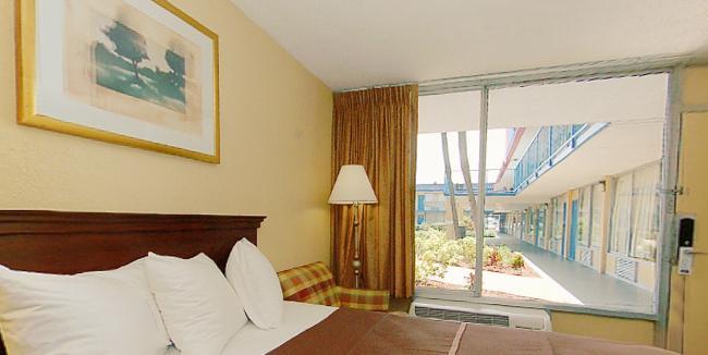 Hotel Holiday Express & - East - Ybor City By Ihg Tampa