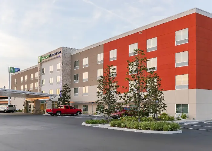 Holiday Inn Express & Suites - Tampa East - Ybor City By Ihg